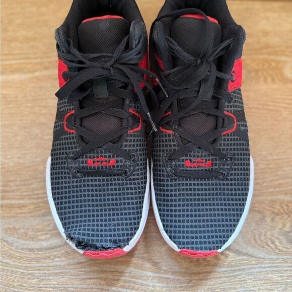 Men’s RARE Nike LeBron witness 7 “Bred” sneakers - Picture 4 of 6